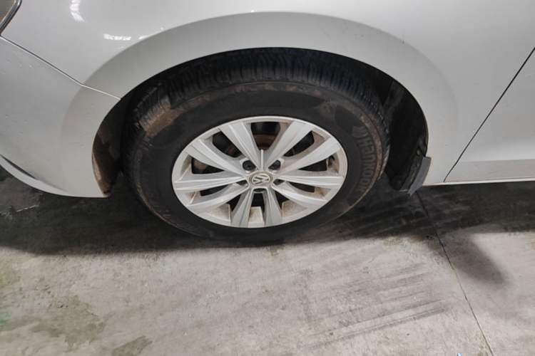 Used Volkswagen Bora 2017 1.6L Automatic Fashion Model Exterior 4