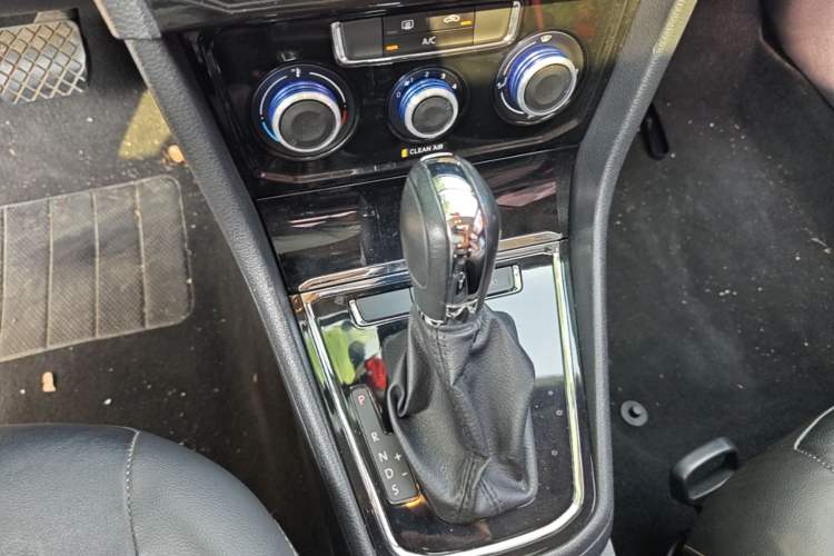 Used Volkswagen Bora 2017 1.6L Automatic Comfort Model Gear Lever