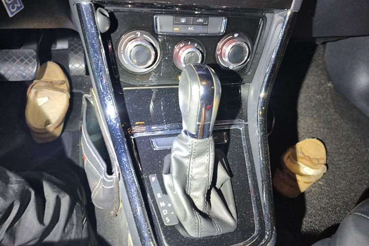 Used Volkswagen Bora 2017 1.6L Automatic Comfort Model Gear Lever