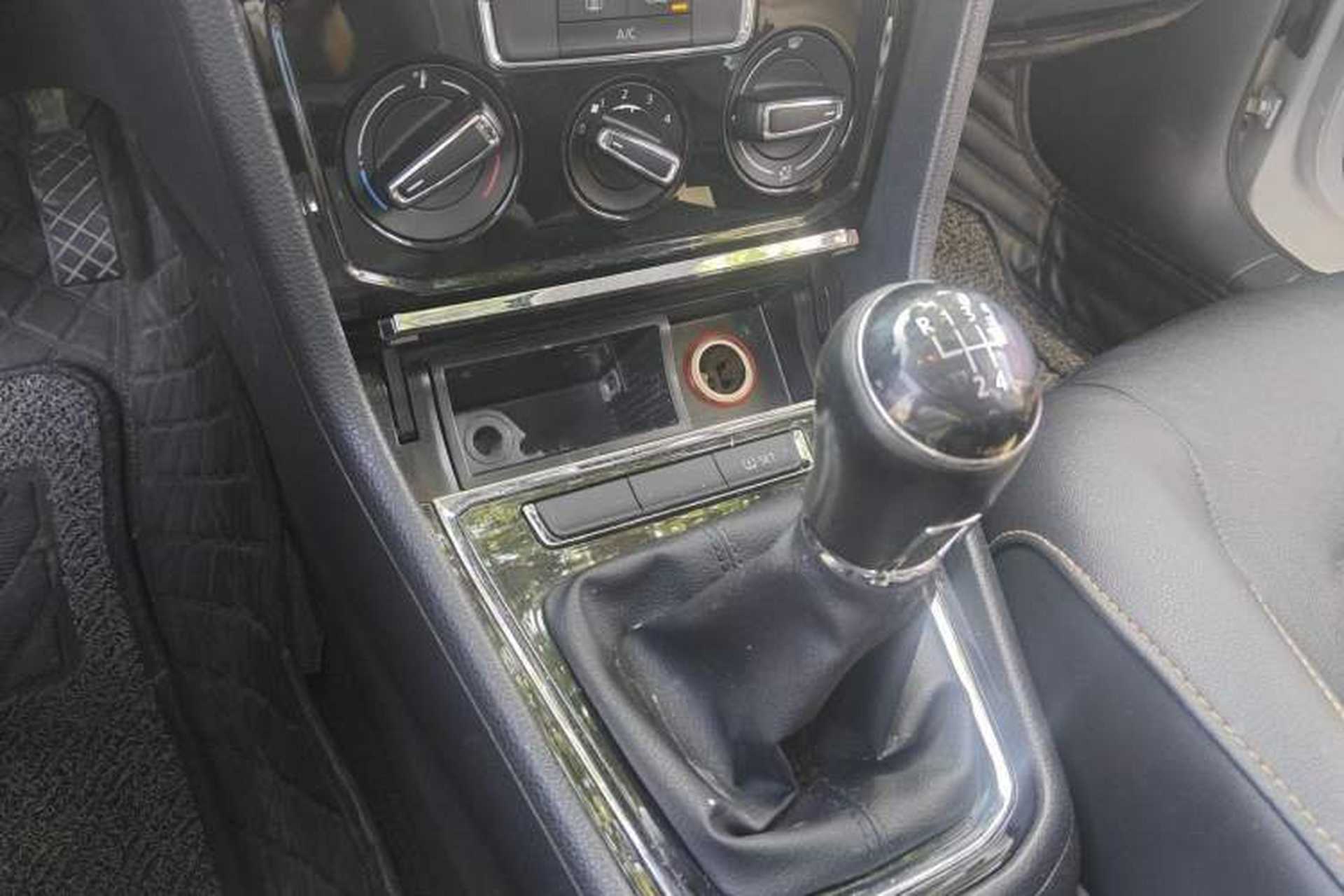 Used Volkswagen Bora 2017 1.6L Manual Comfort Model Gear Lever