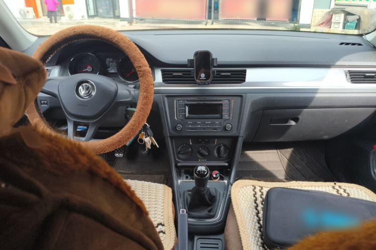 Used Volkswagen Bora 2017 1.6L Manual Fashion Model Interior 2