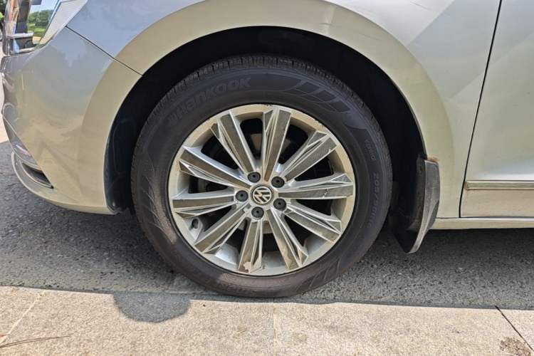 Used Volkswagen Bora 2017 1.6L Automatic Comfort Model Left Front Wheel Hub