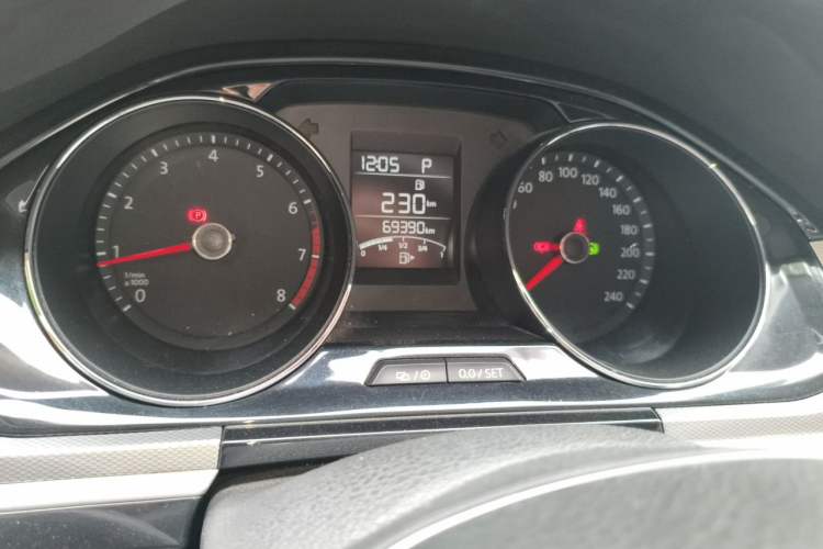 Used Volkswagen Bora 2017 1.6L Automatic Comfort Model Odometer Close Up