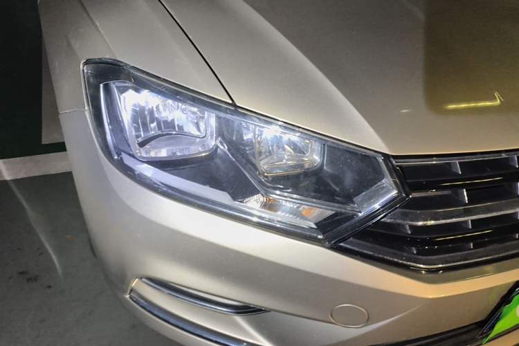 Used Volkswagen Bora 2017 1.6L Automatic Comfort Model Right Front Headlight