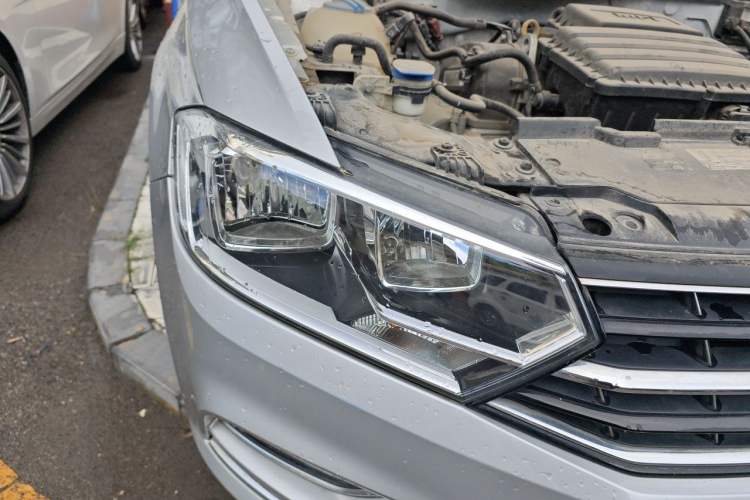 Used Volkswagen Bora 2017 1.6L Manual Comfort Model Right Front Headlight