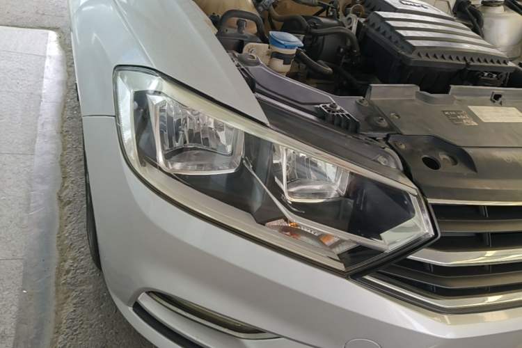 Used Volkswagen Bora 2017 1.6L Automatic Fashion Model Right Front Headlight
