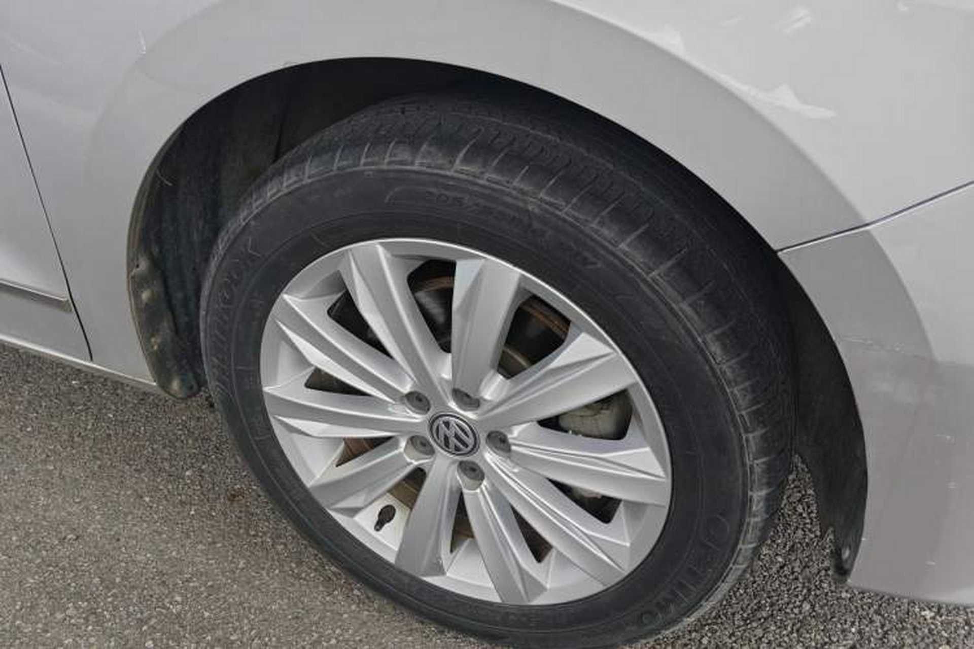 Used Volkswagen Bora 2017 1.6L Manual Comfort Model Right Front Wheel Hub