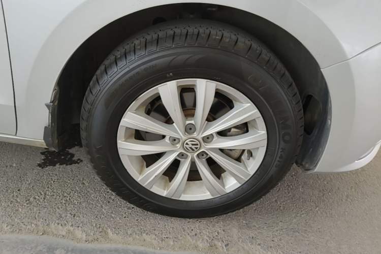 Used Volkswagen Bora 2017 1.6L Automatic Fashion Model Right Front Wheel Hub