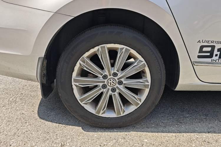 Used Volkswagen Bora 2017 1.6L Automatic Comfort Model Right Rear Wheel Hub