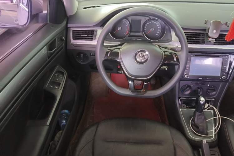 Used Volkswagen Bora 2017 1.6L Automatic Fashion Model Steering Wheel