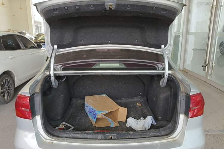 Used Volkswagen Bora 2017 1.6L Automatic Fashion Model Trunk