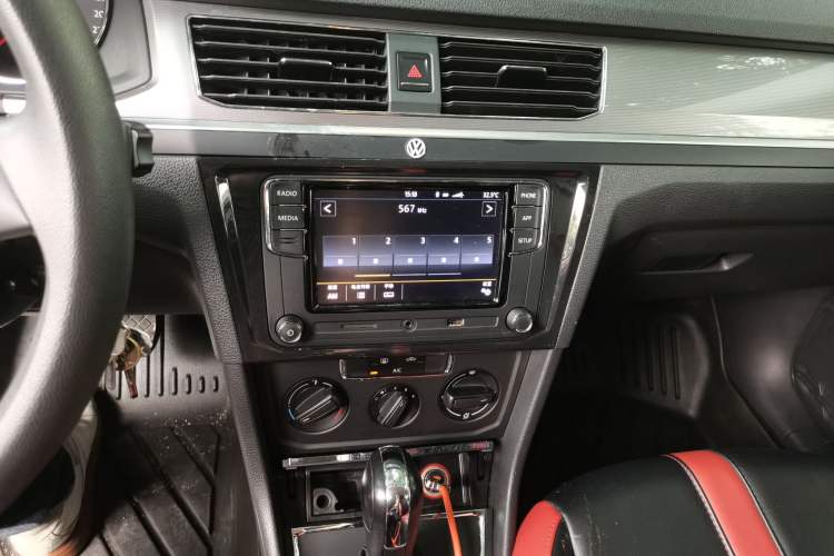 Used Volkswagen Bora 2017 1.6L Automatic Fashion Model Audio And AC Panel