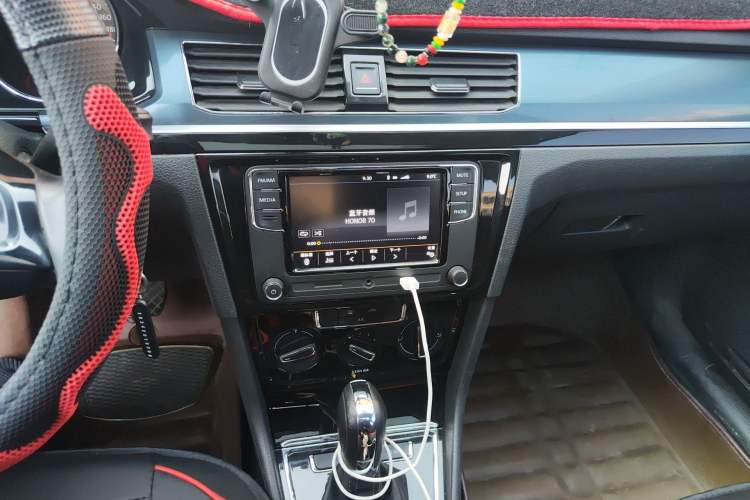 Used Volkswagen Bora 2017 1.6L Automatic Two-Millionth-Vehicle Commemorative Edition Audio And AC Panel