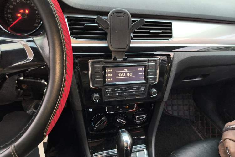 Used Volkswagen Bora 2017 1.6L Automatic Comfort Model Audio And AC Panel