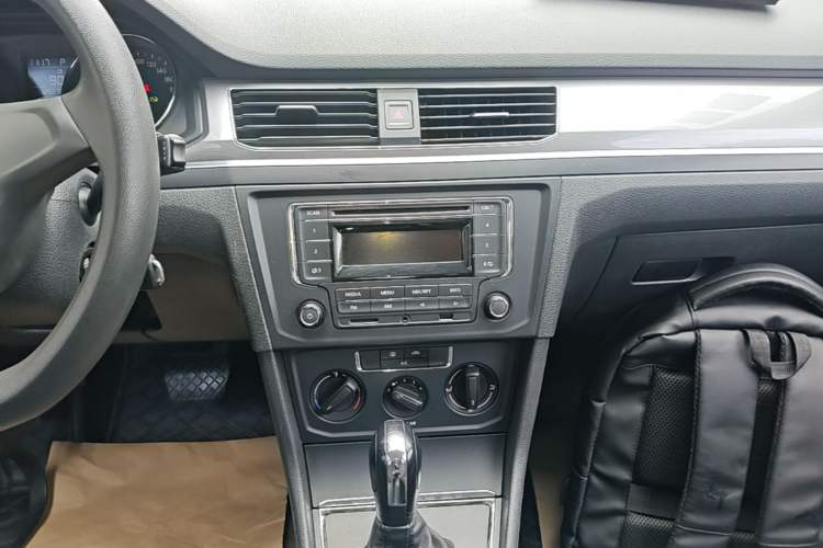 Used Volkswagen Bora 2017 1.6L Automatic Fashion Model Audio And AC Panel