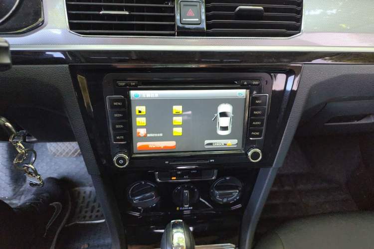 Used Volkswagen Bora 2017 1.6L Automatic Comfort Model Audio And AC Panel