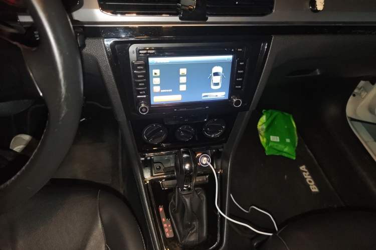 Used Volkswagen Bora 2017 1.6L Automatic Comfort Model Audio And AC Panel
