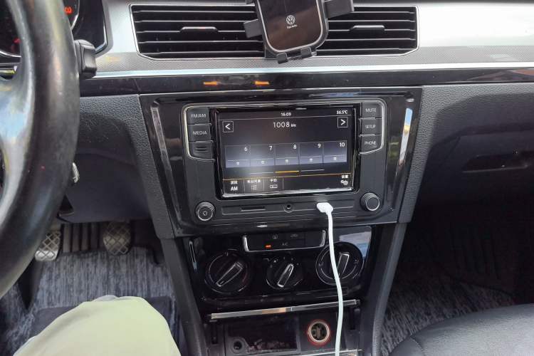 Used Volkswagen Bora 2017 1.6L Manual Comfort Model Audio And AC Panel