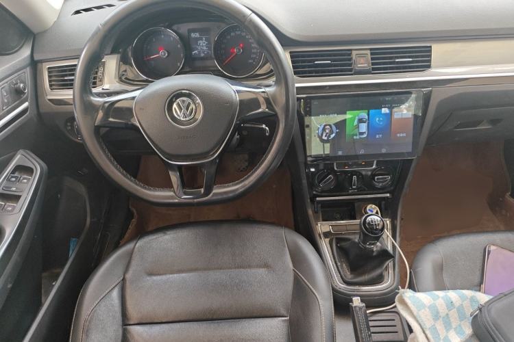 Used Volkswagen Bora 2017 1.6L Manual Comfort Model Center Console