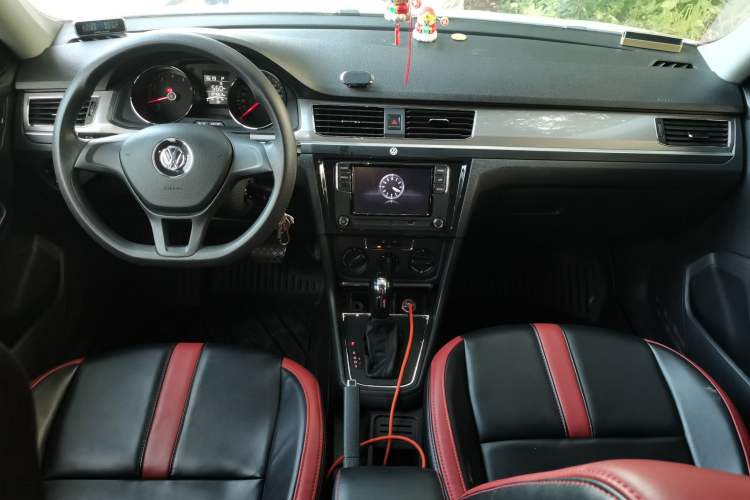 Used Volkswagen Bora 2017 1.6L Automatic Fashion Model Center Console