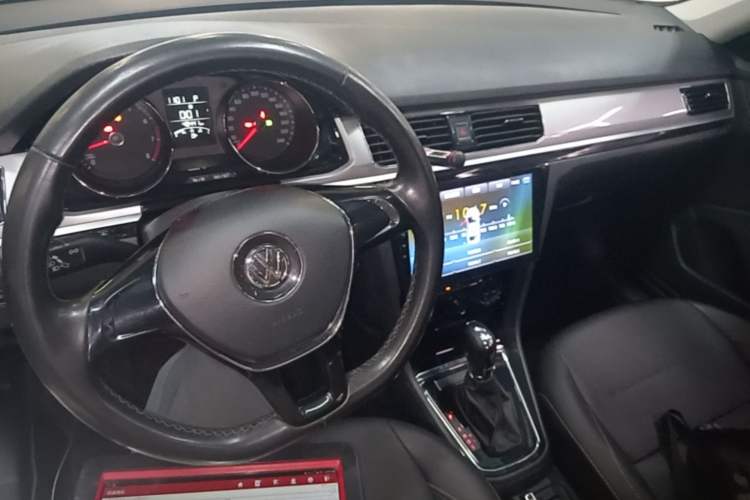 Used Volkswagen Bora 2017 1.6L Automatic Comfort Model Center Console