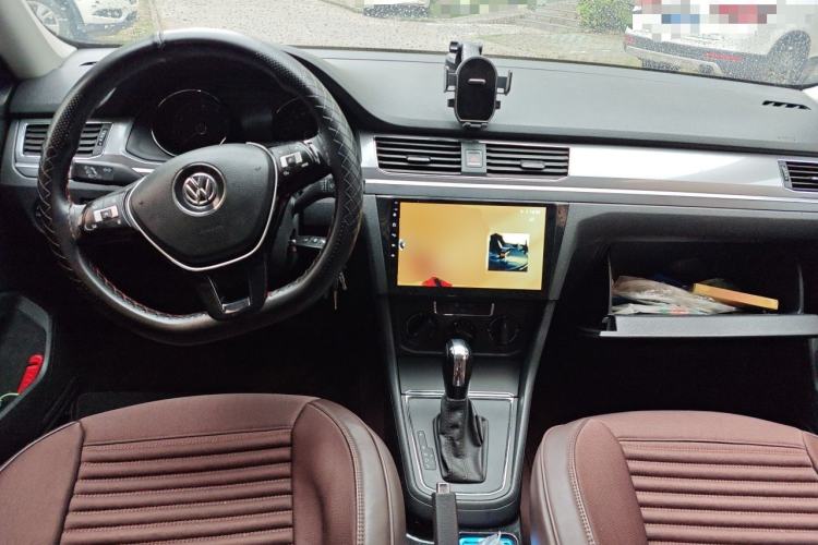Used Volkswagen Bora 2017 1.6L Automatic Fashion Model Center Console