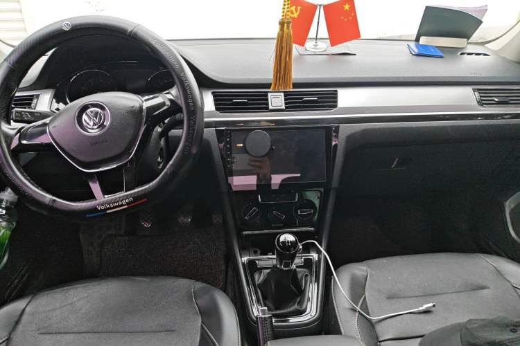 Used Volkswagen Bora 2017 1.6L Manual Comfort Model Center Console