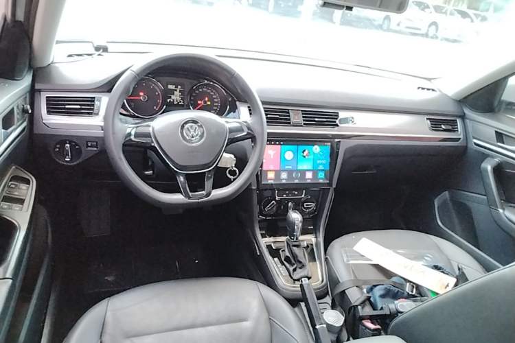 Used Volkswagen Bora 2017 1.6L Automatic Comfort Model Center Console