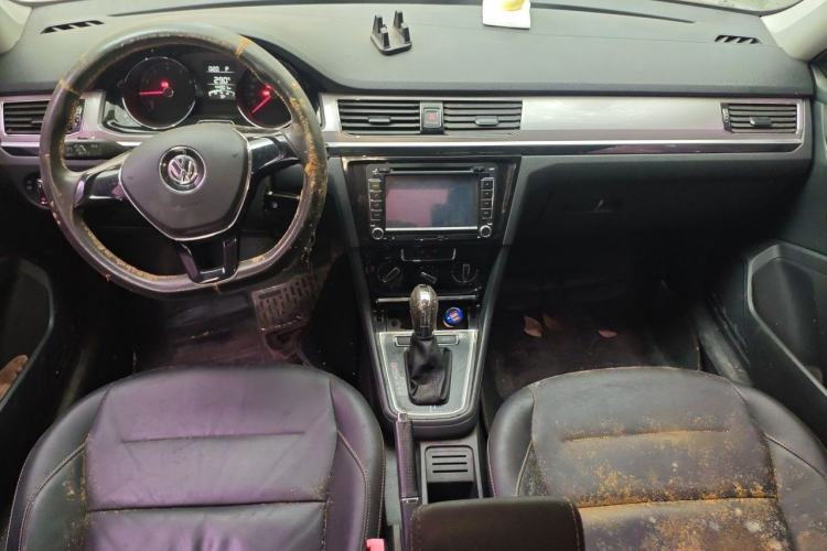 Used Volkswagen Bora 2017 1.6L Automatic Comfort Model Center Console