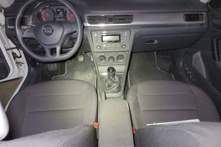 Used Volkswagen Bora 2017 1.6L Manual Fashion Model Center Console