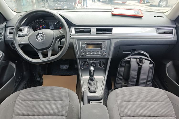 Used Volkswagen Bora 2017 1.6L Automatic Fashion Model Center Console
