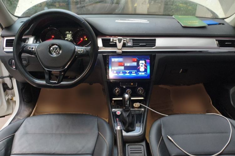 Used Volkswagen Bora 2017 1.6L Automatic Comfort Model Center Console
