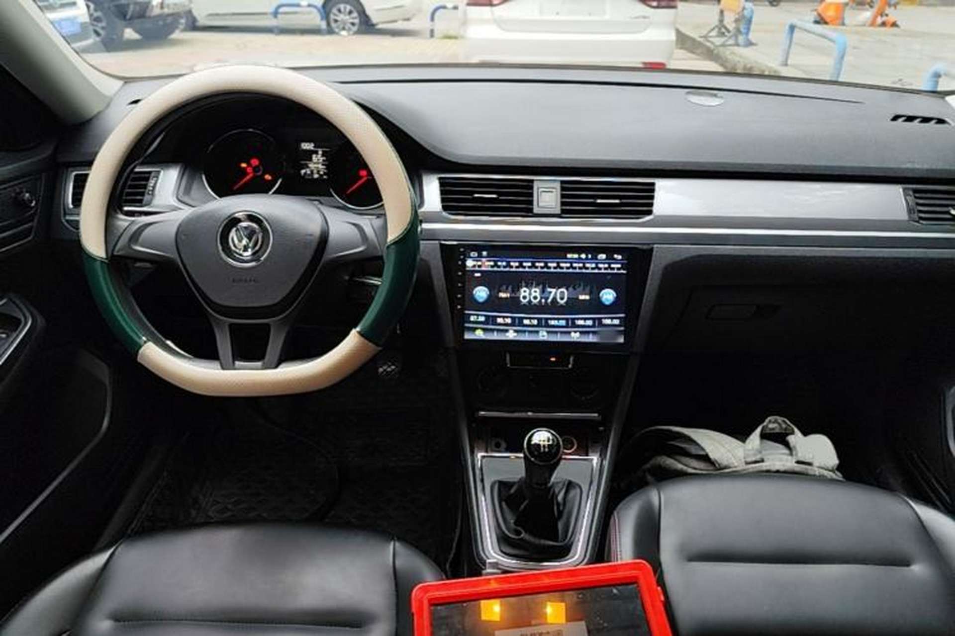 Used Volkswagen Bora 2017 1.6L Manual Fashion Model Center Console