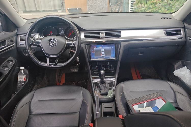 Used Volkswagen Bora 2017 1.6L Automatic Comfort Model Center Console