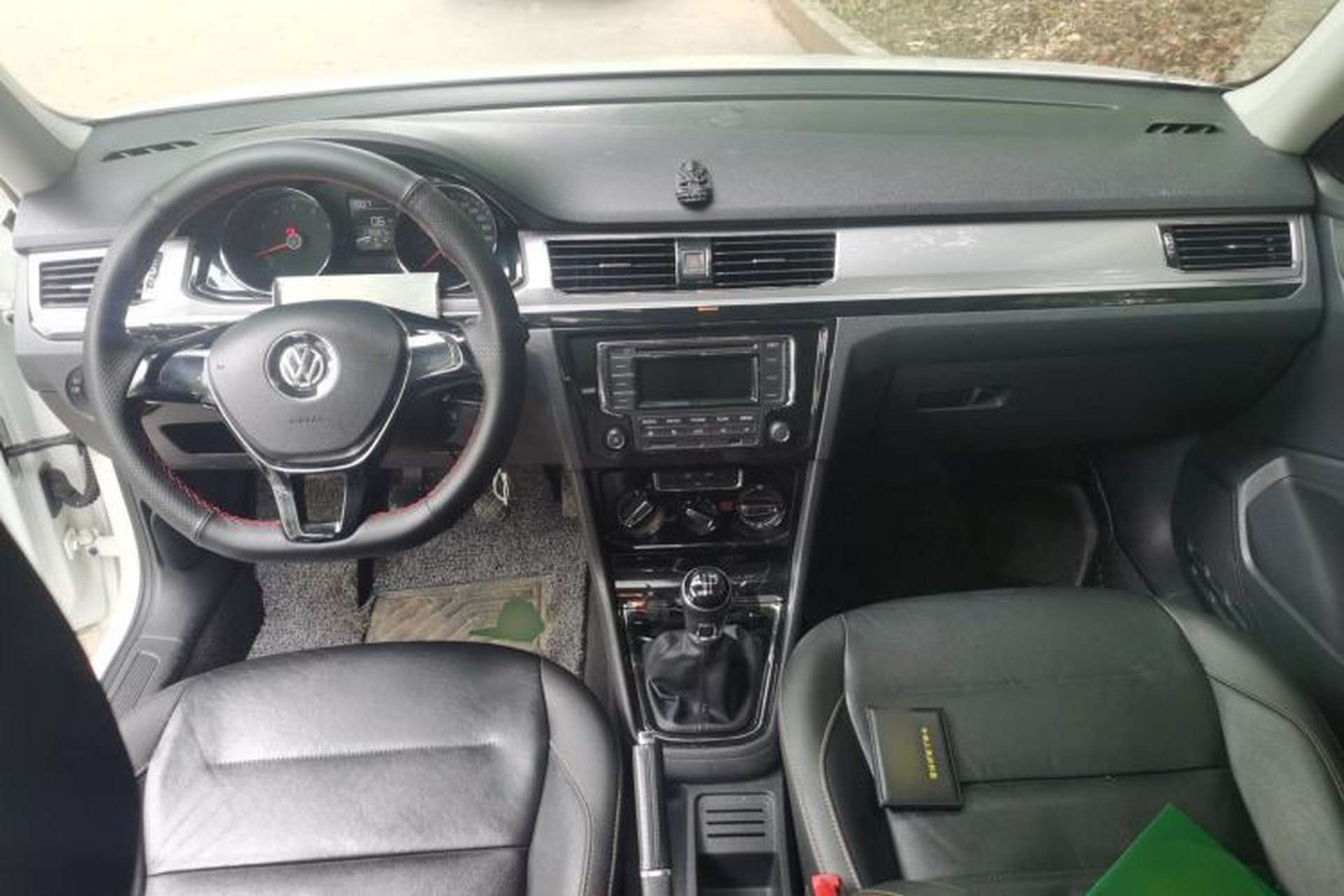 Used Volkswagen Bora 2017 1.6L Manual Comfort Model Center Console