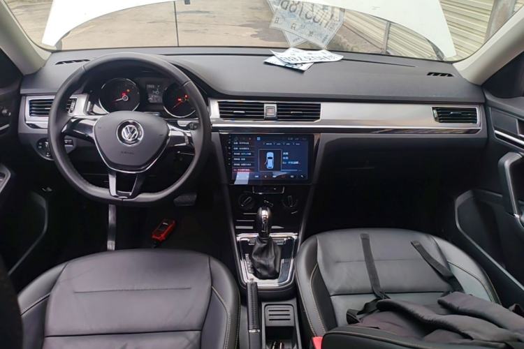 Used Volkswagen Bora 2017 1.6L Automatic Comfort Model Center Console
