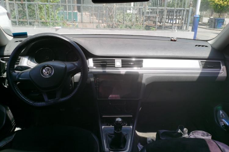 Used Volkswagen Bora 2017 1.6L Manual Fashion Model Center Console