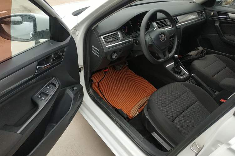 Used Volkswagen Bora 2017 1.6L Automatic Fashion Model Driver Seat