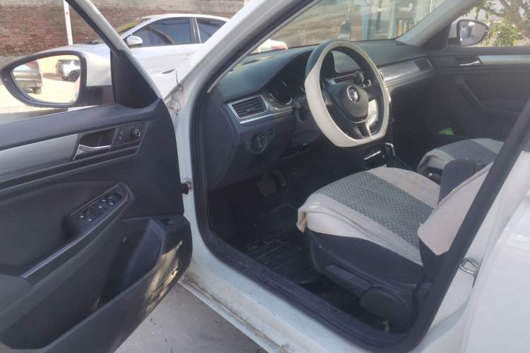 Used Volkswagen Bora 2017 1.6L Automatic Fashion Model Driver Seat