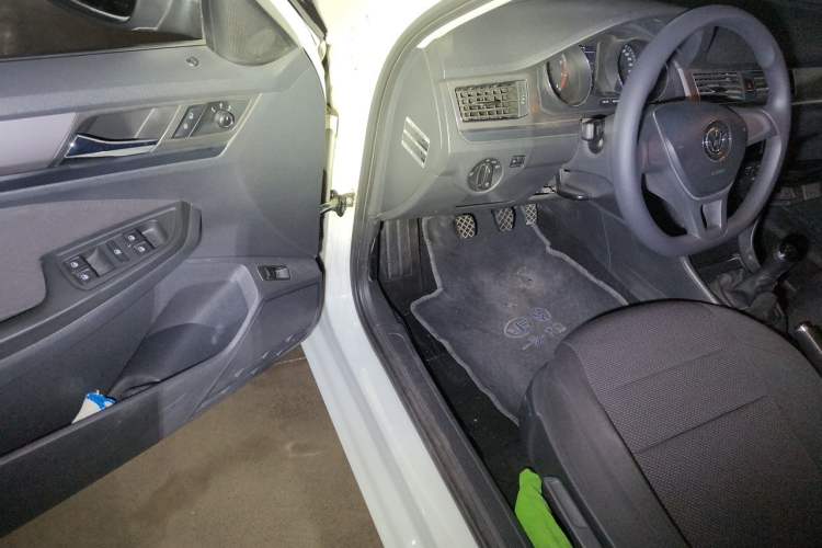 Used Volkswagen Bora 2017 1.6L Manual Fashion Model Driver Seat