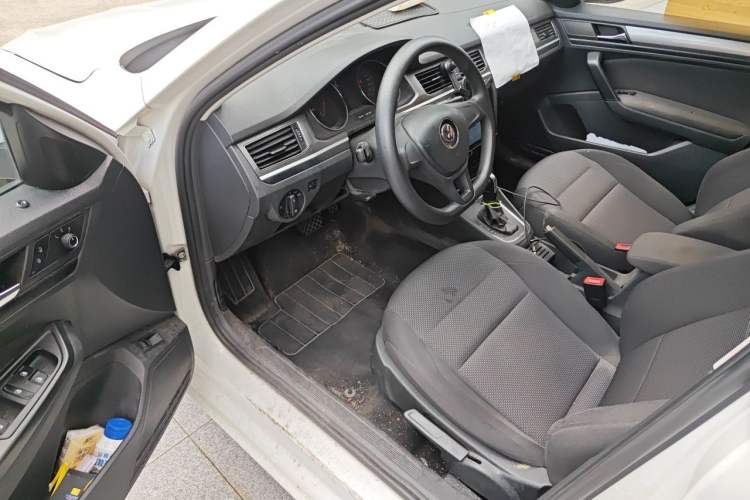 Used Volkswagen Bora 2017 1.6L Automatic Fashion Model Driver Seat