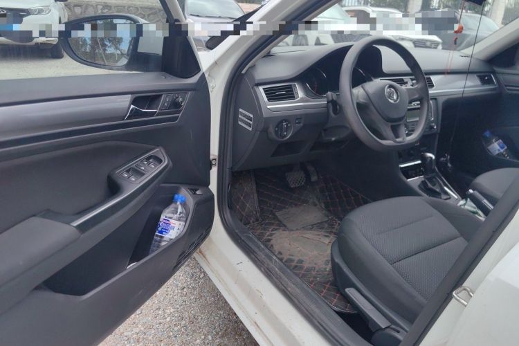 Used Volkswagen Bora 2017 1.6L Automatic Fashion Model Driver Seat