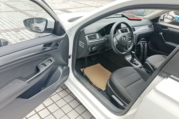 Used Volkswagen Bora 2017 1.6L Automatic Fashion Model Driver Seat