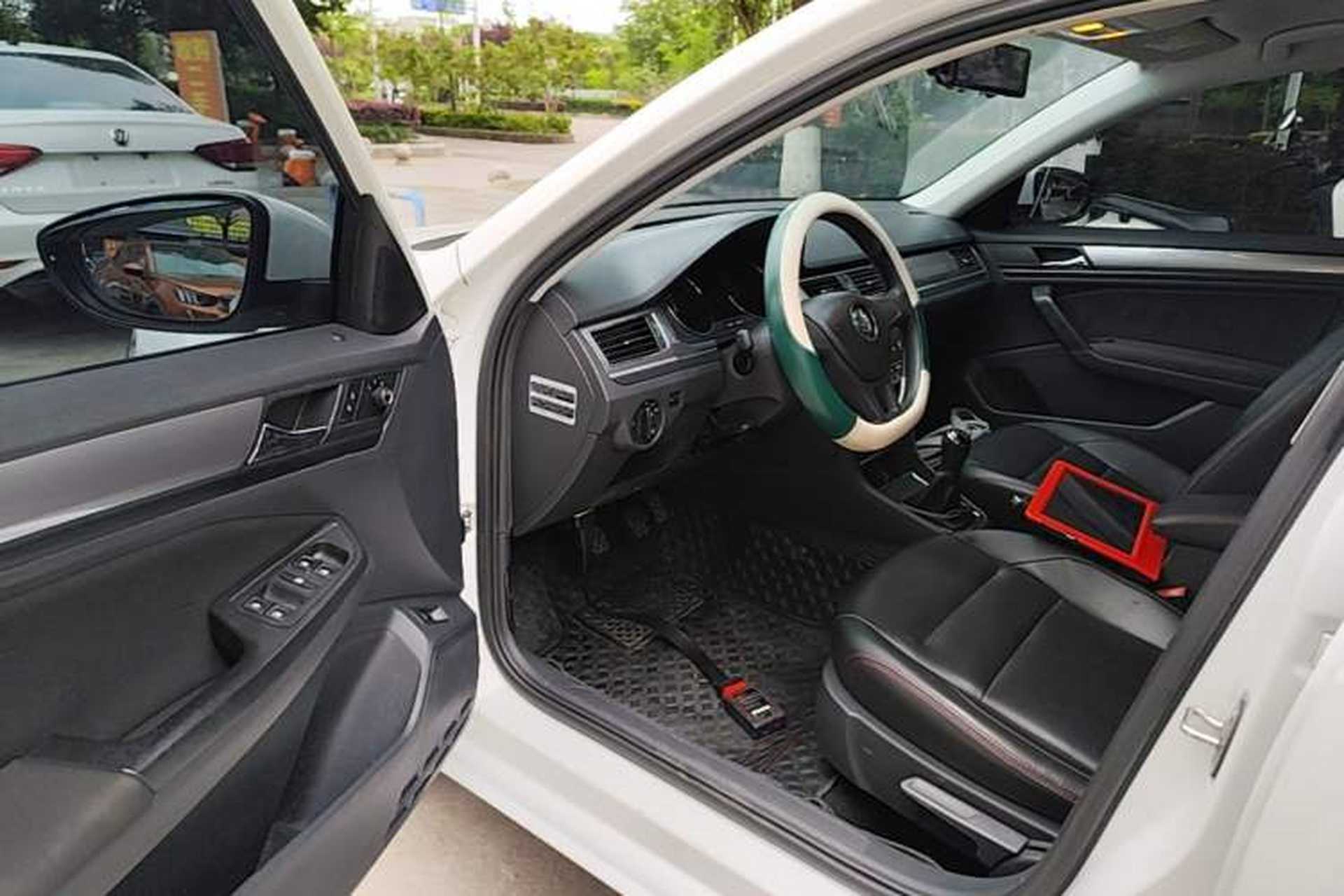 Used Volkswagen Bora 2017 1.6L Manual Fashion Model Driver Seat
