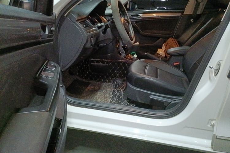 Used Volkswagen Bora 2017 1.6L Automatic Fashion Model Driver Seat