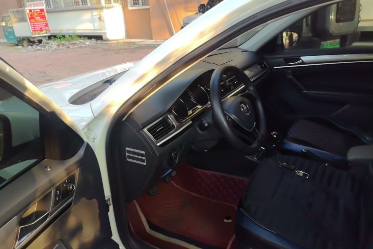 Used Volkswagen Bora 2017 1.6L Manual Two-Millionth-Vehicle Commemorative Edition Driver Seat