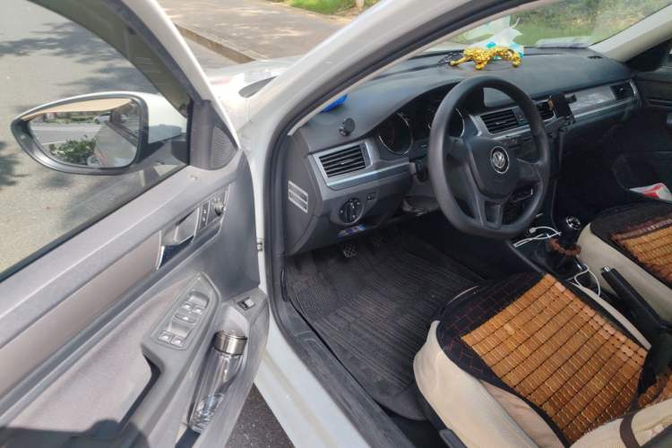 Used Volkswagen Bora 2017 1.6L Manual Fashion Model Driver Seat