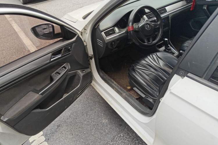 Used Volkswagen Bora 2017 1.6L Automatic Fashion Model Driver Seat