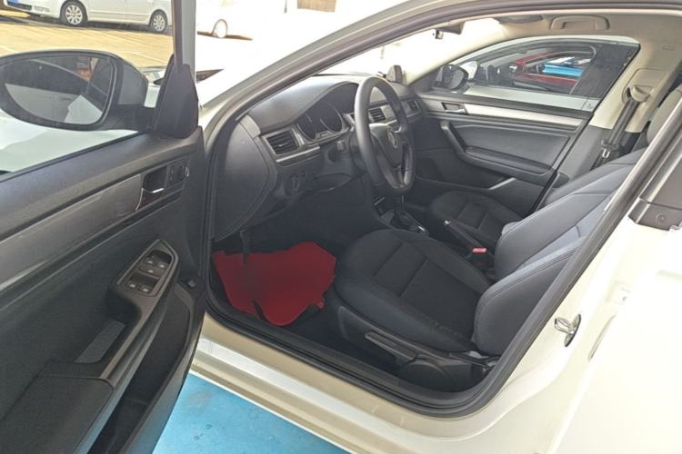 Used Volkswagen Bora 2017 1.6L Automatic Fashion Model Driver Seat