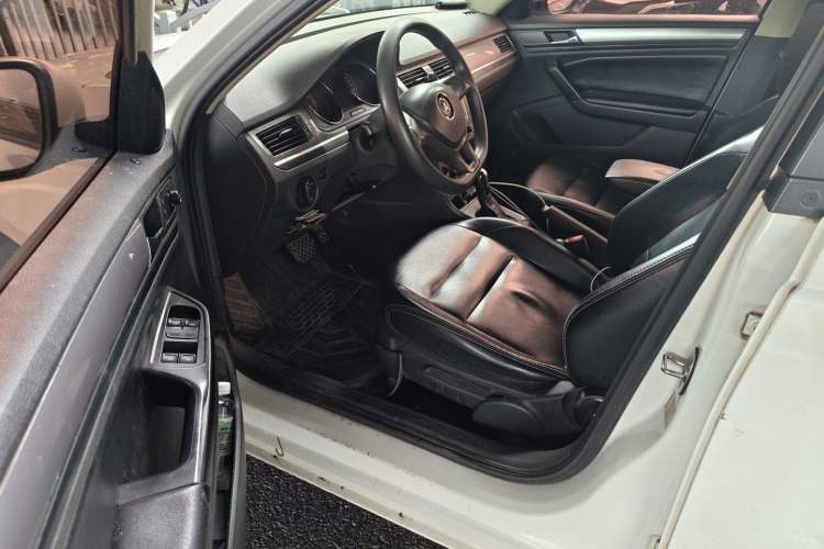 Used Volkswagen Bora 2017 1.6L Automatic Fashion Model Driver Seat